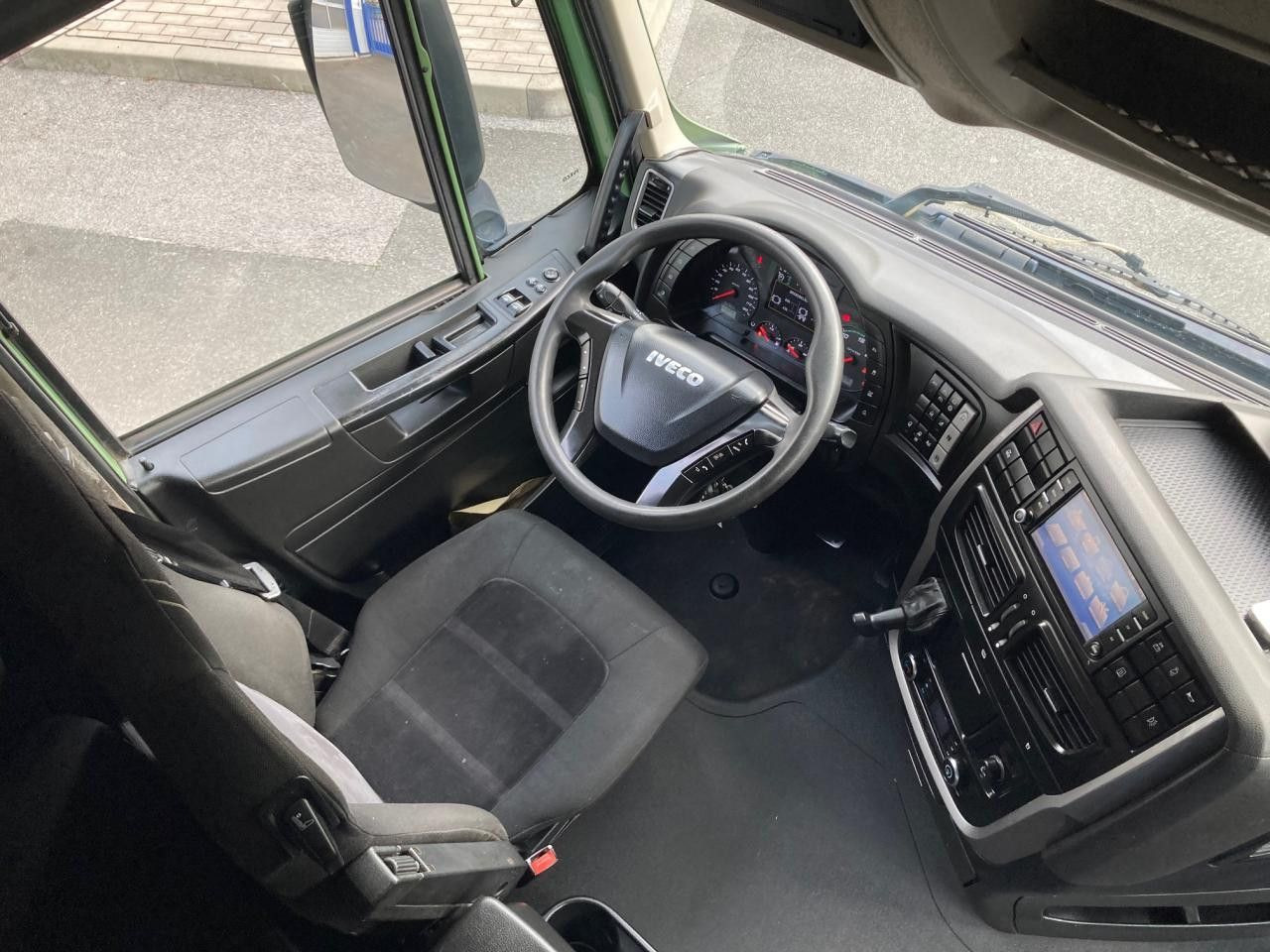 Tegljač Iveco X-Way IVECO AS440X46 T/P ON (HI-TRACTION) Euro6 Iveco X-Way IVECO AS440X46 T/P ON (HI-TRACTION) Euro6: slika 12 Tegljač Iveco X-Way IVECO AS440X46 T/P ON (HI-TRACTION) Euro6 Iveco X-Way IVECO AS440X46 T/P ON (HI-TRACTION) Euro6: slika 12