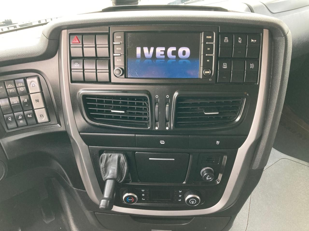 Tegljač Iveco X-Way IVECO AS440X46 T/P ON (HI-TRACTION) Euro6 Iveco X-Way IVECO AS440X46 T/P ON (HI-TRACTION) Euro6: slika 11 Tegljač Iveco X-Way IVECO AS440X46 T/P ON (HI-TRACTION) Euro6 Iveco X-Way IVECO AS440X46 T/P ON (HI-TRACTION) Euro6: slika 11