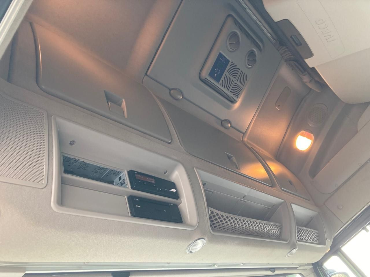 Tegljač Iveco X-Way IVECO AS440X46 T/P ON (HI-TRACTION) Euro6 Iveco X-Way IVECO AS440X46 T/P ON (HI-TRACTION) Euro6: slika 10 Tegljač Iveco X-Way IVECO AS440X46 T/P ON (HI-TRACTION) Euro6 Iveco X-Way IVECO AS440X46 T/P ON (HI-TRACTION) Euro6: slika 10