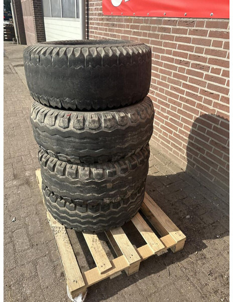 4 Banden 11.5/80.15.3 - Gebruikt - Guma za Kamion: slika 2 4 Banden 11.5/80.15.3 - Gebruikt - Guma za Kamion: slika 2