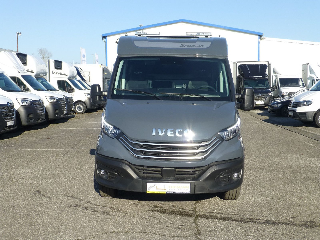 Iveco Daily 35S18 Autotransporter NAVI Schlafkabine - Šlep vozilo: slika 3 Iveco Daily 35S18 Autotransporter NAVI Schlafkabine - Šlep vozilo: slika 3