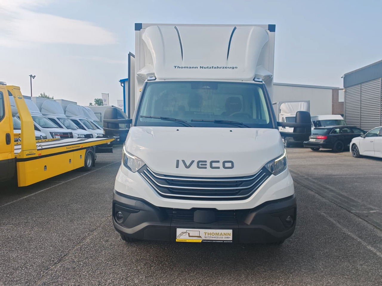 Iveco Daily 35S18 Koffer + LBW Navi/ACC Tempomat - Dostavno vozilo sa zatvorenim sandukom: slika 2 Iveco Daily 35S18 Koffer + LBW Navi/ACC Tempomat - Dostavno vozilo sa zatvorenim sandukom: slika 2