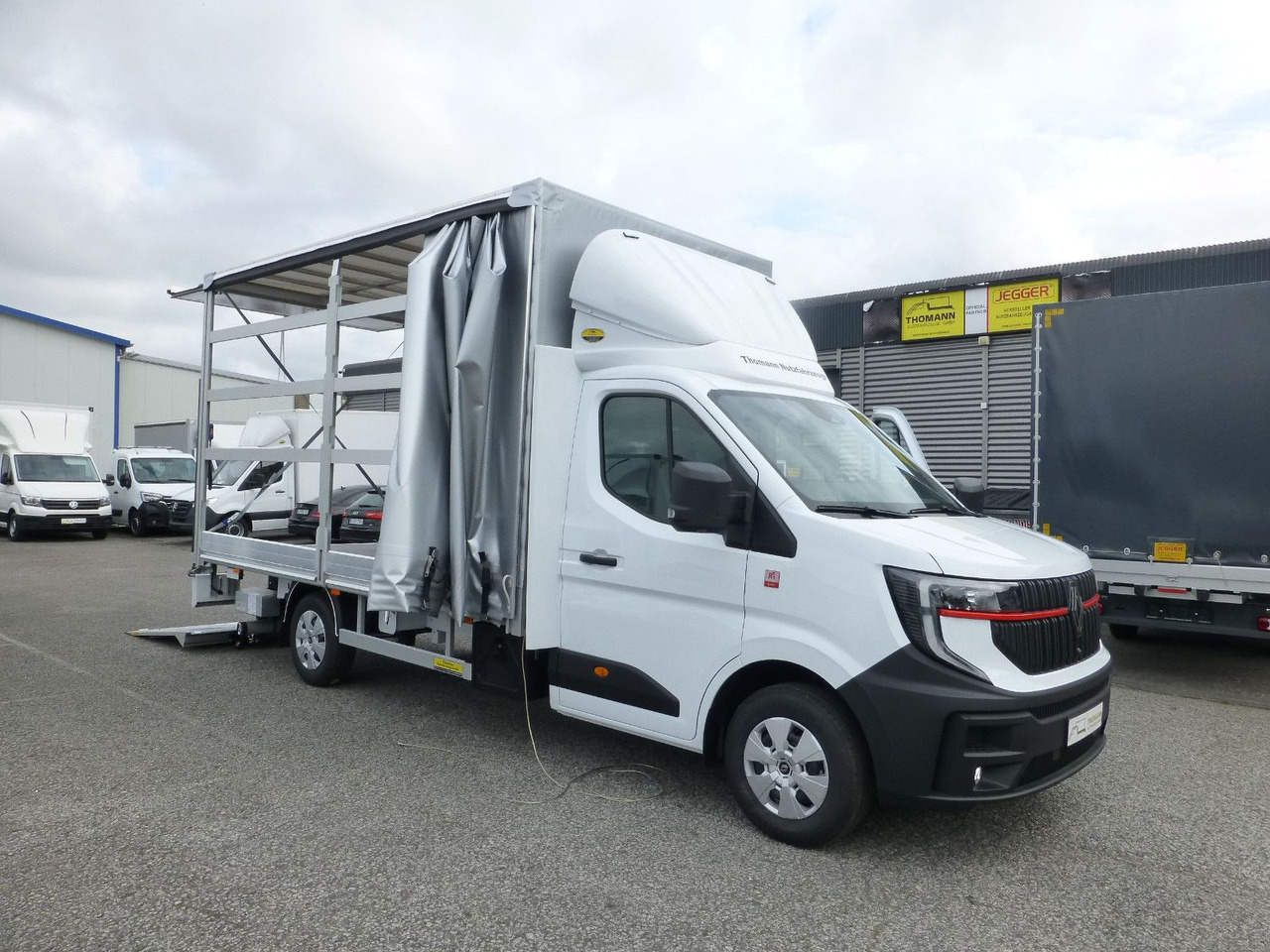 Renault NEW Master Pritsche Plane BÄR Ladebordwand - Dostavno vozilo sa ceradom: slika 1 Renault NEW Master Pritsche Plane BÄR Ladebordwand - Dostavno vozilo sa ceradom: slika 1