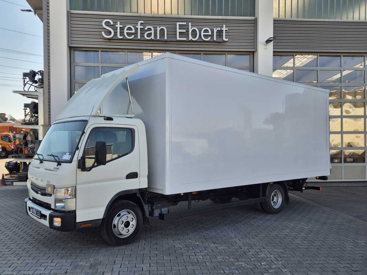 FUSO Mitsubishi Canter 7C18 Koffer LBW Spoiler Klima - Dostavno vozilo sa zatvorenim sandukom: slika 3 FUSO Mitsubishi Canter 7C18 Koffer LBW Spoiler Klima - Dostavno vozilo sa zatvorenim sandukom: slika 3