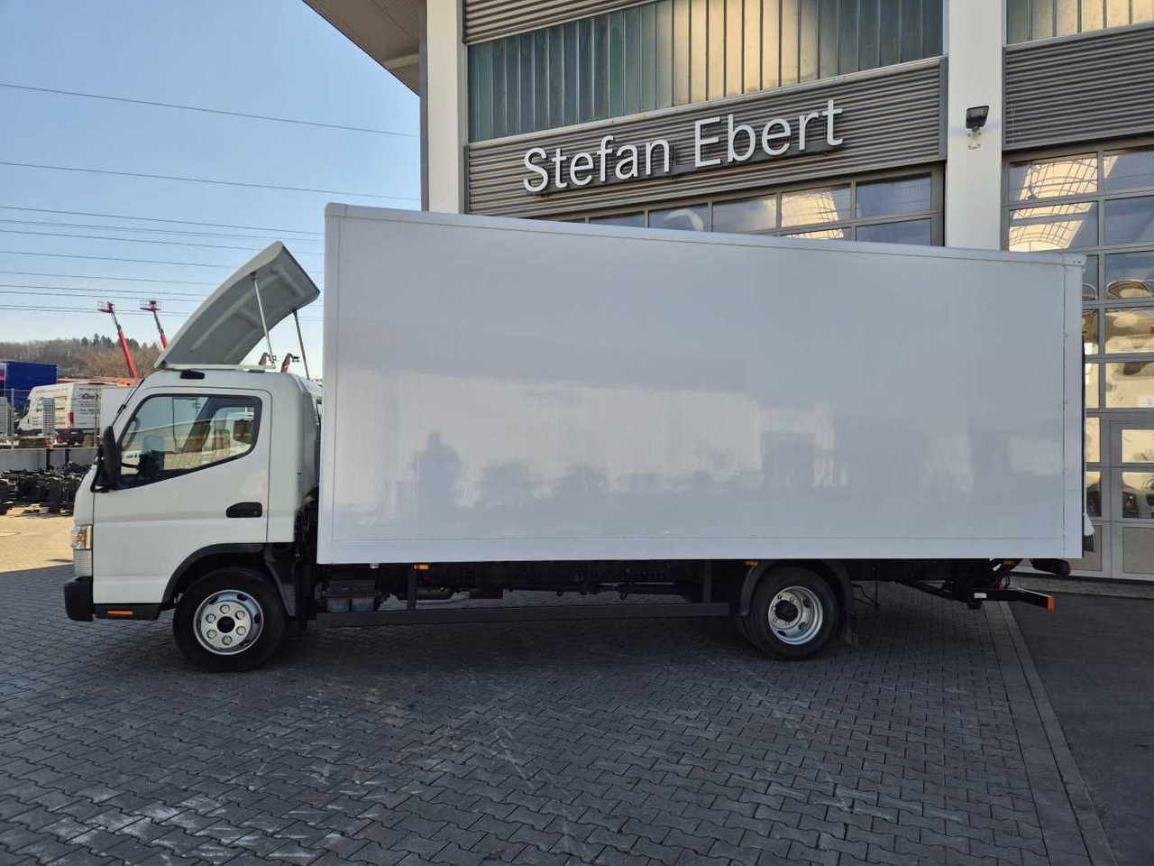 FUSO Mitsubishi Canter 7C18 Koffer LBW Spoiler Klima - Dostavno vozilo sa zatvorenim sandukom: slika 5 FUSO Mitsubishi Canter 7C18 Koffer LBW Spoiler Klima - Dostavno vozilo sa zatvorenim sandukom: slika 5