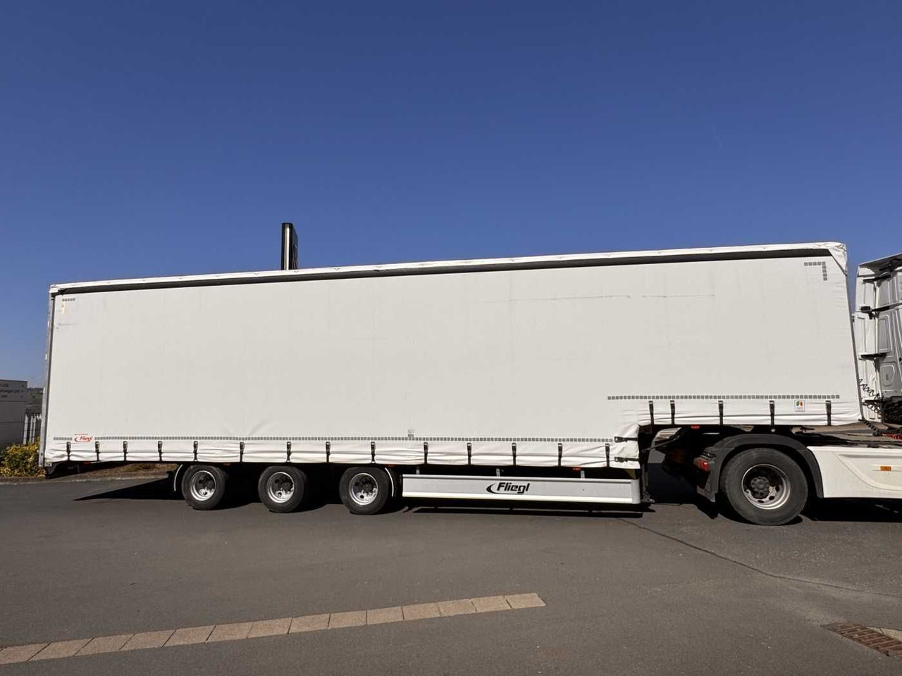 Fliegl SDS 350 Schiebeplane+Verdeck XL SAF 20.900Km - Poluprikolica sa ceradom: slika 3 Fliegl SDS 350 Schiebeplane+Verdeck XL SAF 20.900Km - Poluprikolica sa ceradom: slika 3