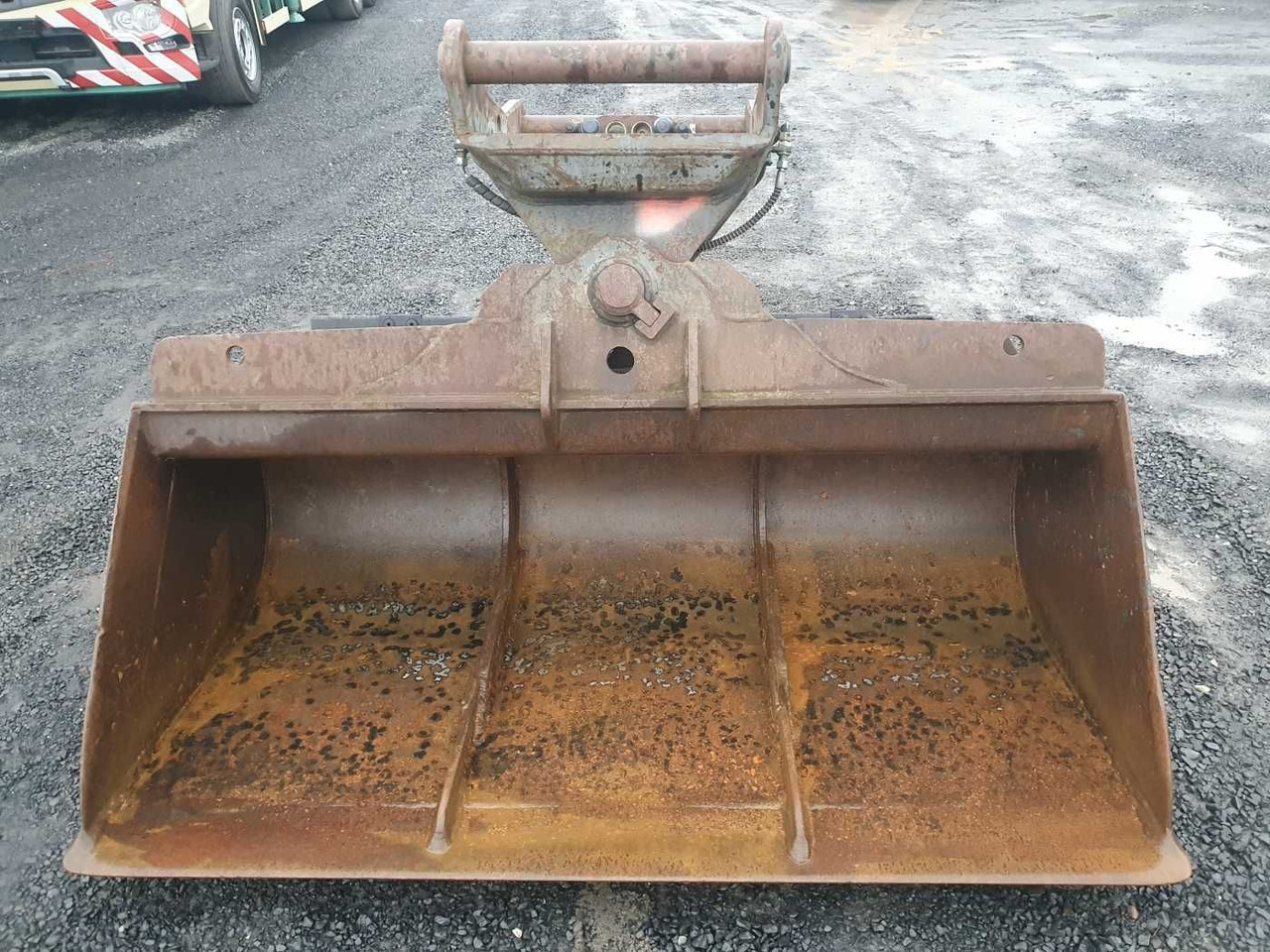 Hydraulischer Grabenräumlöffel / schwenkbar OQ80 - Kašika za bager: slika 1 Hydraulischer Grabenräumlöffel / schwenkbar OQ80 - Kašika za bager: slika 1