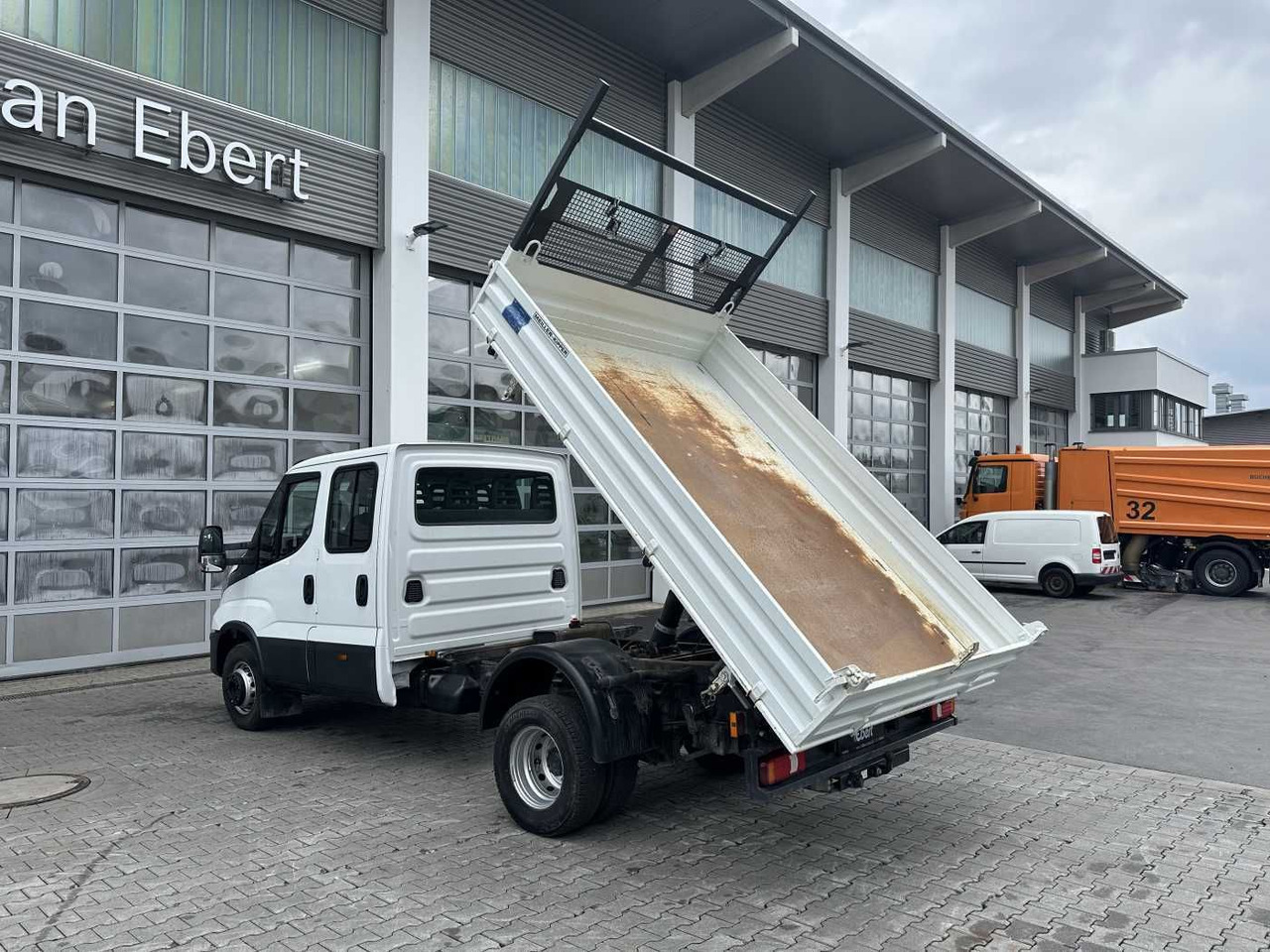 Iveco 70C18H 3-S.Kipper *R.3750mm*7Sitze*AHK* - Dostavno vozilo istovarivač: slika 3 Iveco 70C18H 3-S.Kipper *R.3750mm*7Sitze*AHK* - Dostavno vozilo istovarivač: slika 3