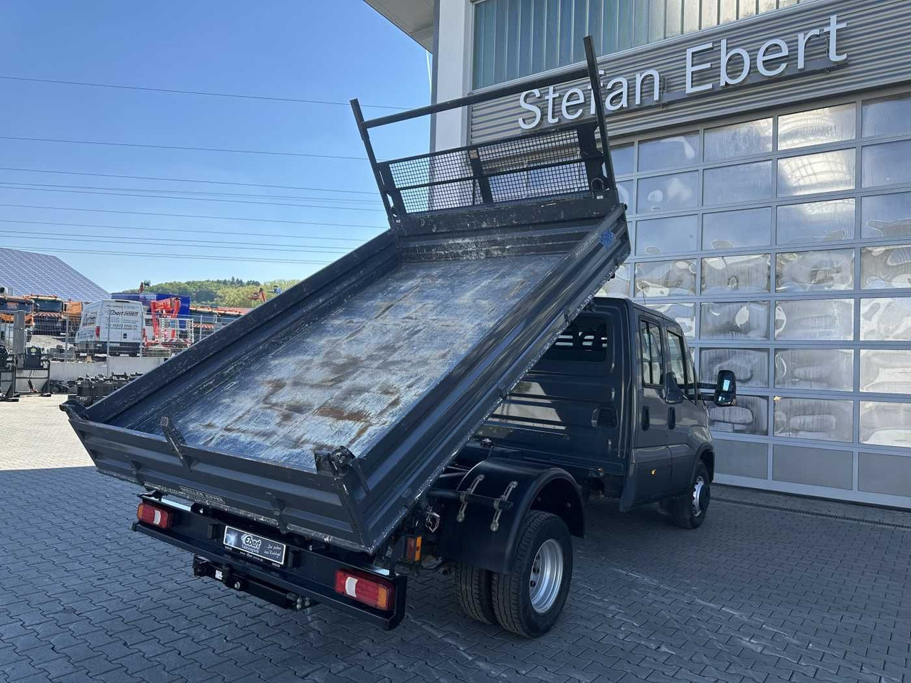 Iveco 70C18H Meiller 3-S.Kipper *R.3750mm*7Sitze*AHK* - Dostavno vozilo istovarivač: slika 4 Iveco 70C18H Meiller 3-S.Kipper *R.3750mm*7Sitze*AHK* - Dostavno vozilo istovarivač: slika 4
