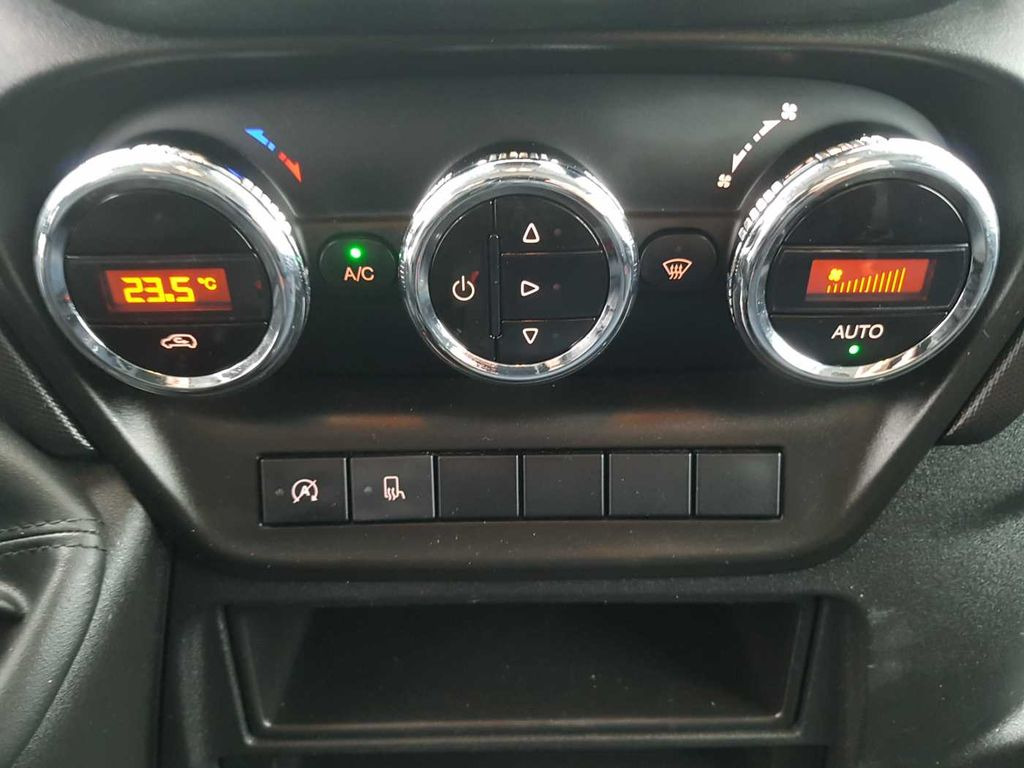 Iveco Daily 35 S16 A8 V *Klima*Automatik*L4.100mm*  Iveco Daily 35 S16 A8 V *Klima*Automatik*L4.100mm*: slika 14