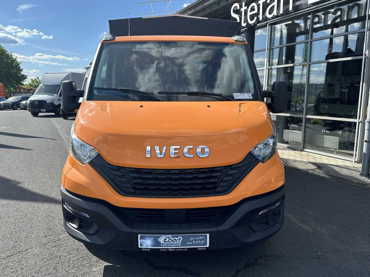 Iveco Daily 35S14 Pritsche+Plane *AHK*Ladekran*7-Sitze - Dostavno vozilo sa ceradom: slika 2 Iveco Daily 35S14 Pritsche+Plane *AHK*Ladekran*7-Sitze - Dostavno vozilo sa ceradom: slika 2