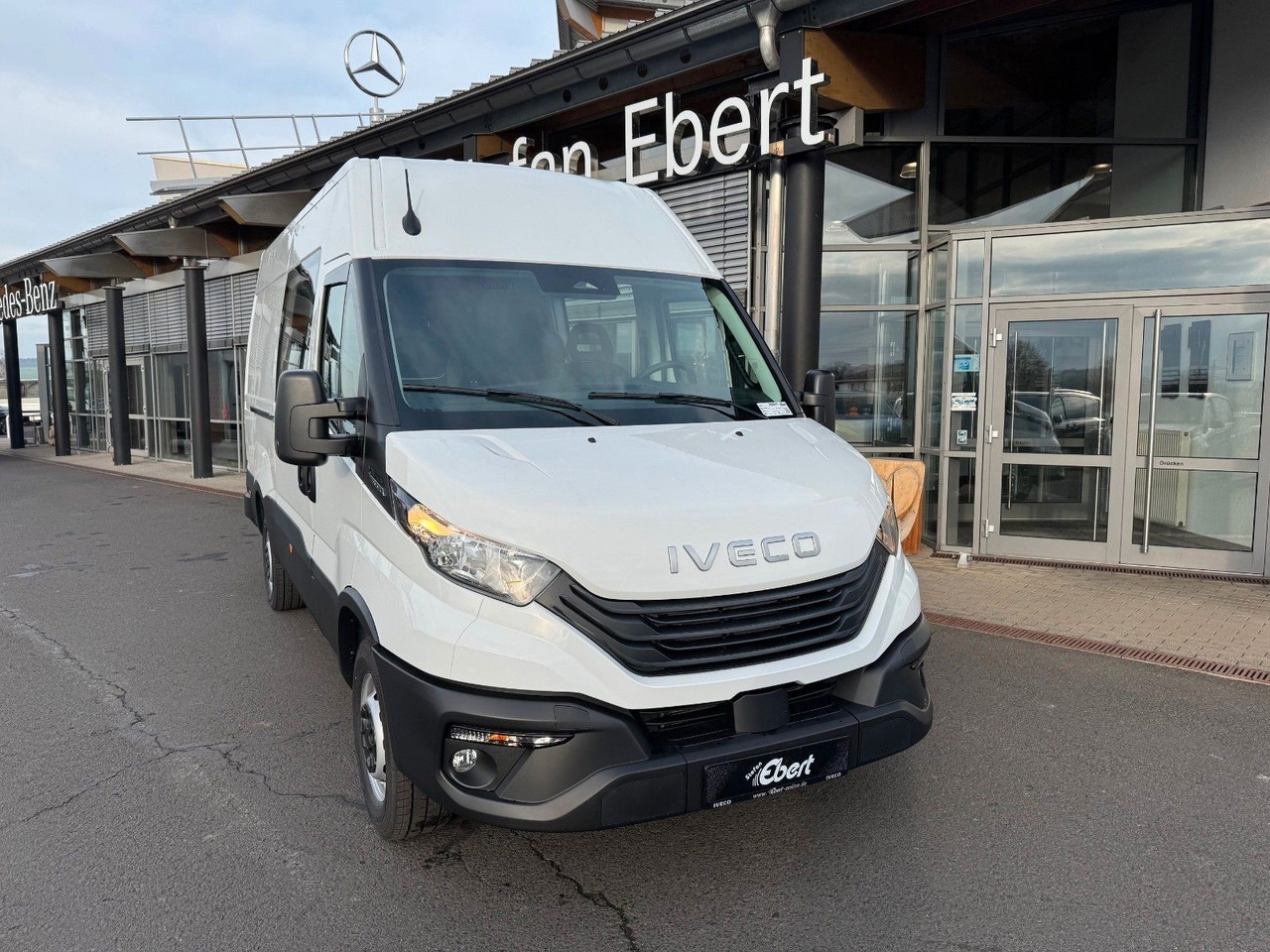 Iveco Daily 35S16 A8 *DoKa*Automatik*AHK*R3.520mm* - Furgon: slika 2 Iveco Daily 35S16 A8 *DoKa*Automatik*AHK*R3.520mm* - Furgon: slika 2