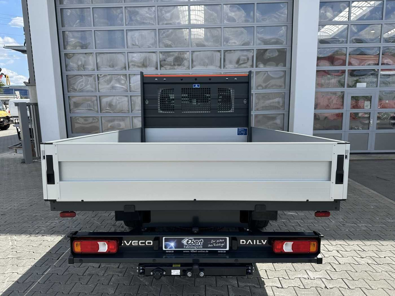 Iveco Daily 35S16 H 3.0L *R3.750mm*AHK*Automatik* 2x - Dostavno vozilo sa otvorenom sandukom: slika 5 Iveco Daily 35S16 H 3.0L *R3.750mm*AHK*Automatik* 2x - Dostavno vozilo sa otvorenom sandukom: slika 5