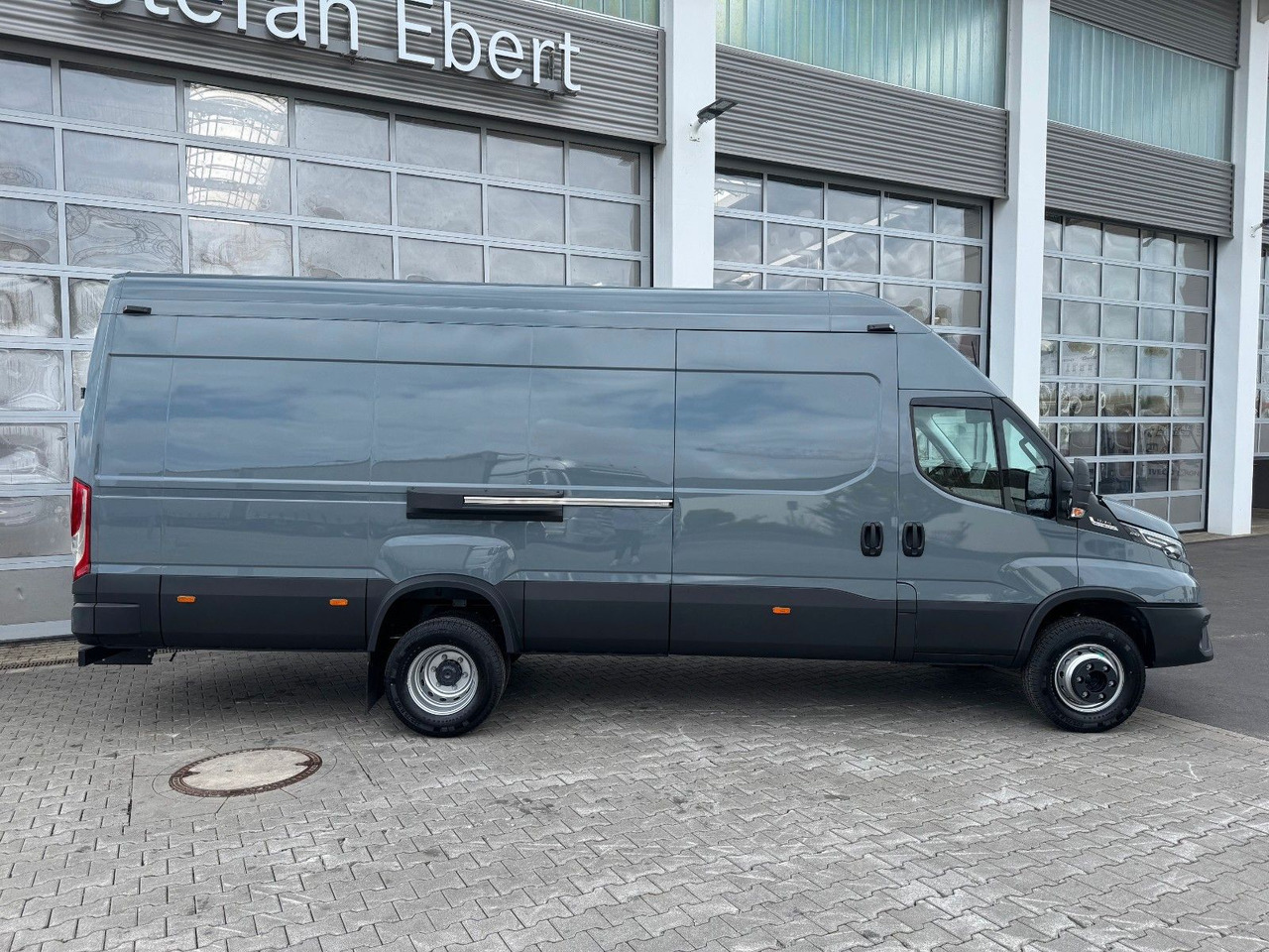 Iveco Daily 70C21 3.0L *L4*H3*Automatik*LED*Luft* 2x - Furgon: slika 2 Iveco Daily 70C21 3.0L *L4*H3*Automatik*LED*Luft* 2x - Furgon: slika 2