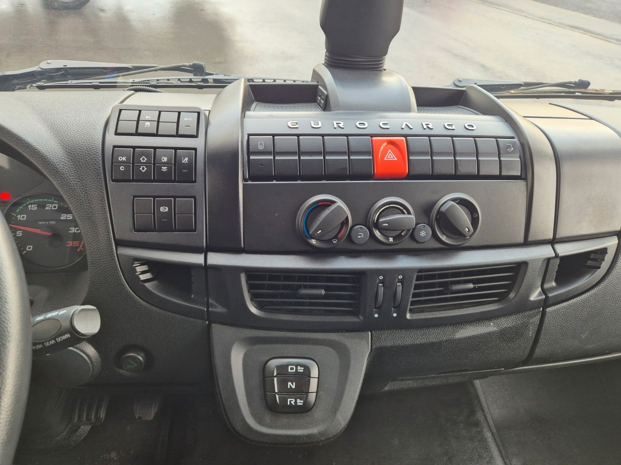 Dostavno vozilo sa zatvorenim sandukom Iveco Eurocargo 75-210 Koffer LBW: slika 24