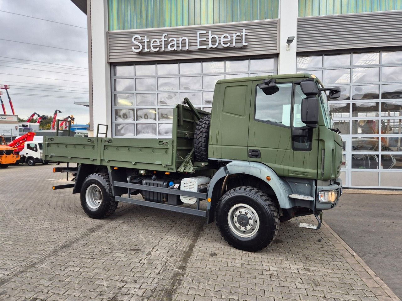 Iveco Eurocargo ML100E22WM-BW 4x4 Pritsche L-Haus Bett - Kamion sa tovarnim sandukom: slika 4 Iveco Eurocargo ML100E22WM-BW 4x4 Pritsche L-Haus Bett - Kamion sa tovarnim sandukom: slika 4