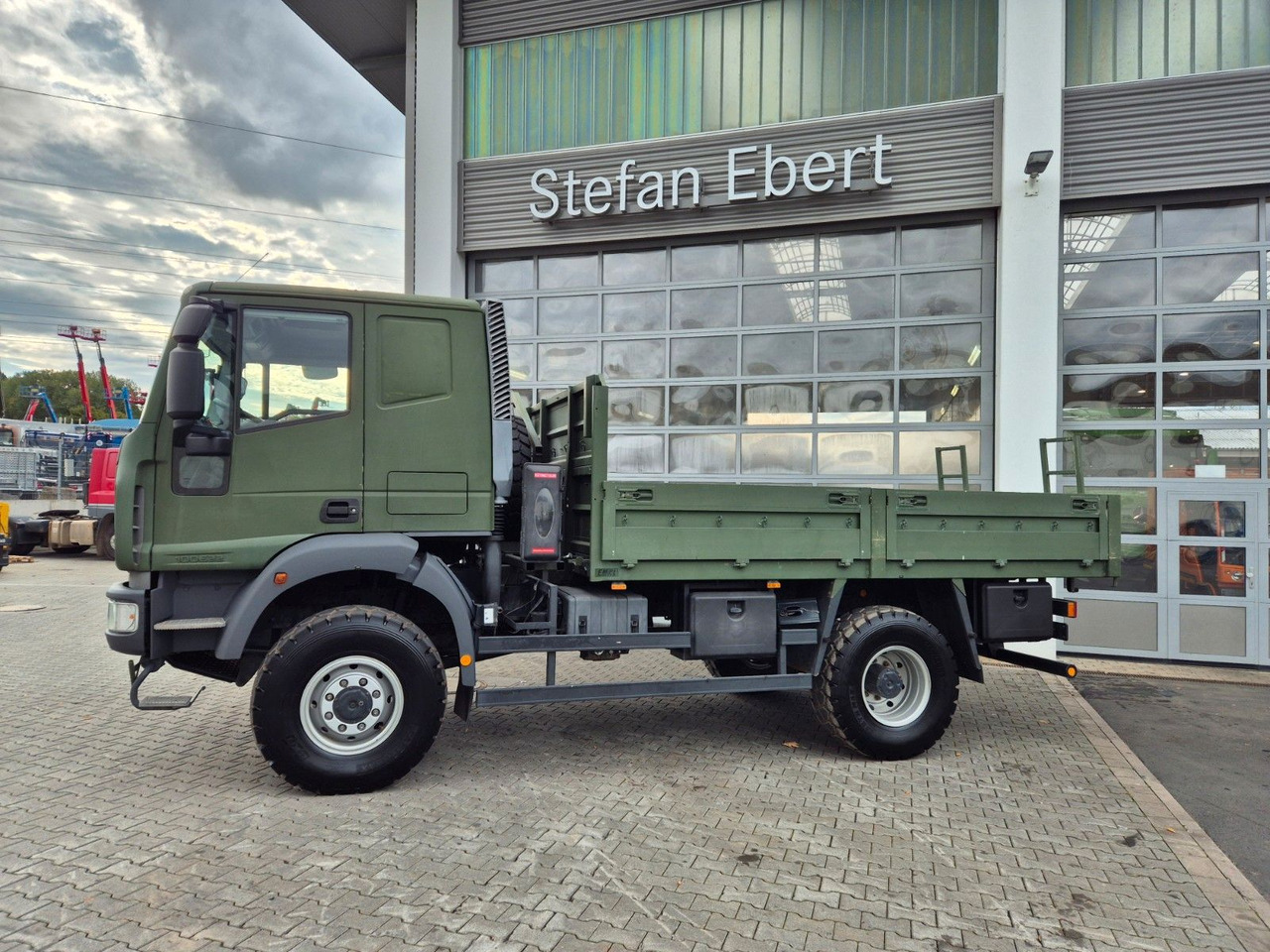 Iveco Eurocargo ML100E22WM-BW 4x4 Pritsche L-Haus Bett - Kamion sa tovarnim sandukom: slika 5 Iveco Eurocargo ML100E22WM-BW 4x4 Pritsche L-Haus Bett - Kamion sa tovarnim sandukom: slika 5