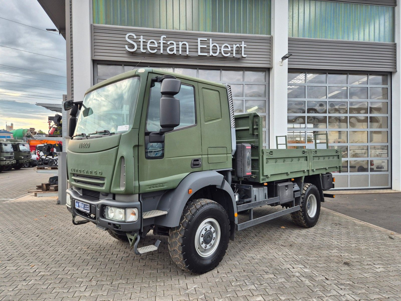 Iveco Eurocargo ML100E22WM-BW 4x4 Pritsche L-Haus Bett - Kamion sa tovarnim sandukom: slika 3 Iveco Eurocargo ML100E22WM-BW 4x4 Pritsche L-Haus Bett - Kamion sa tovarnim sandukom: slika 3
