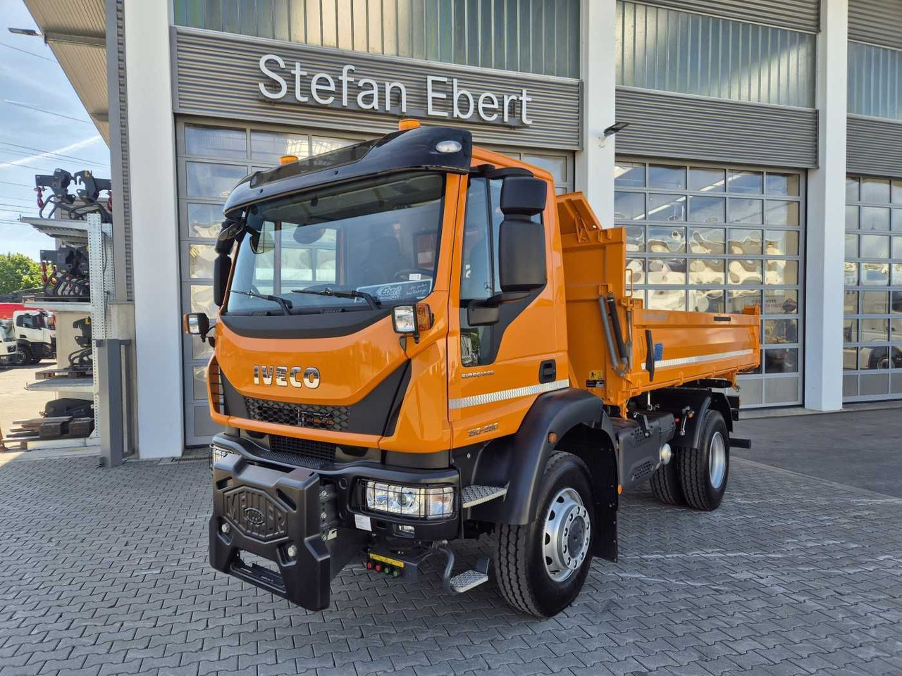 Iveco Eurocargo ML150E28W 4x4 Winterdienst Vorb. 2xAHK - Istovarivač: slika 2 Iveco Eurocargo ML150E28W 4x4 Winterdienst Vorb. 2xAHK - Istovarivač: slika 2