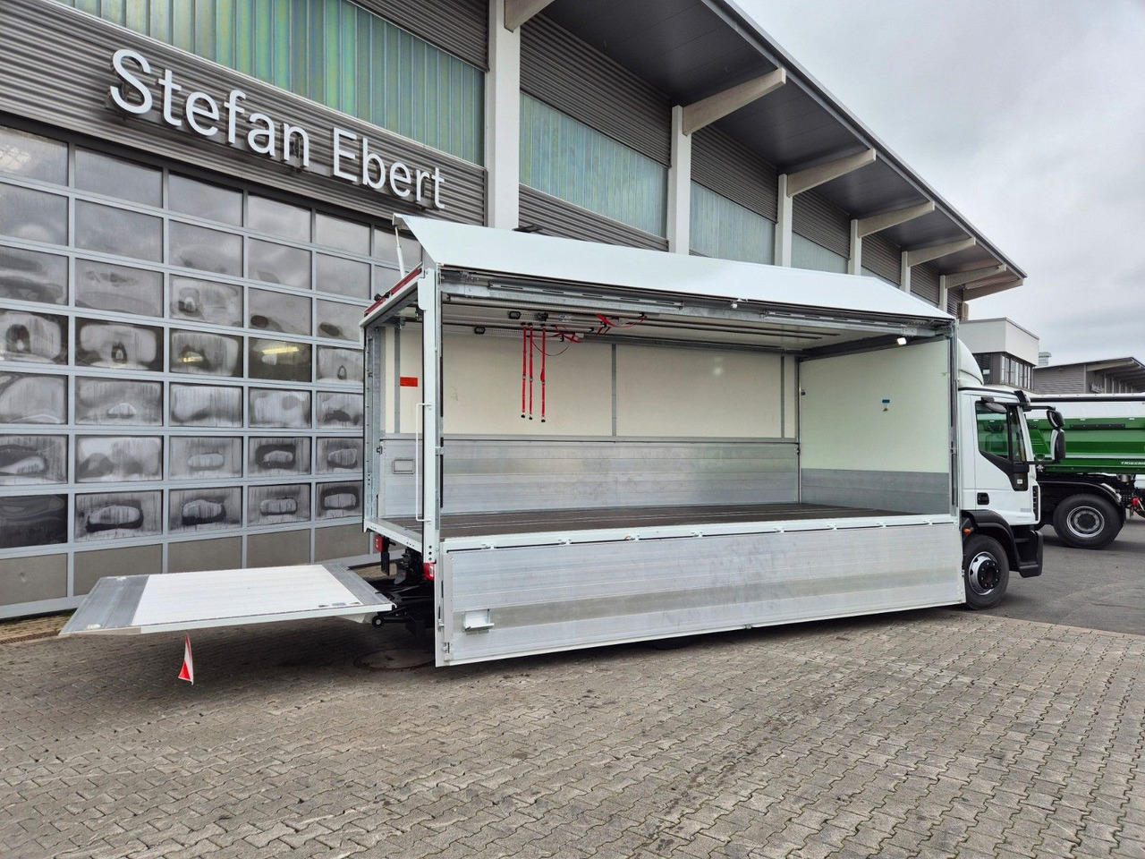 Kamion za prevoz boca Iveco Eurocargo ML160E28/FP Böse Schwenkwand LBW 2xAHK: slika 33