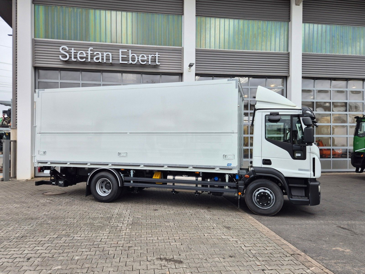 Kamion za prevoz boca Iveco Eurocargo ML160E28/FP Böse Schwenkwand LBW 2xAHK: slika 6