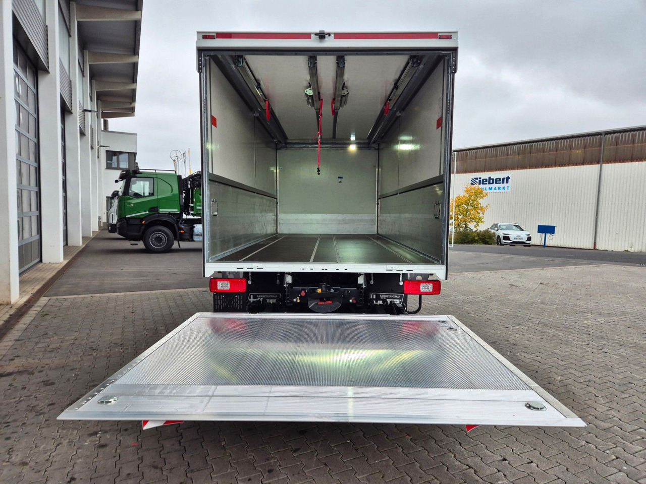 Kamion za prevoz boca Iveco Eurocargo ML160E28/FP Böse Schwenkwand LBW 2xAHK: slika 13