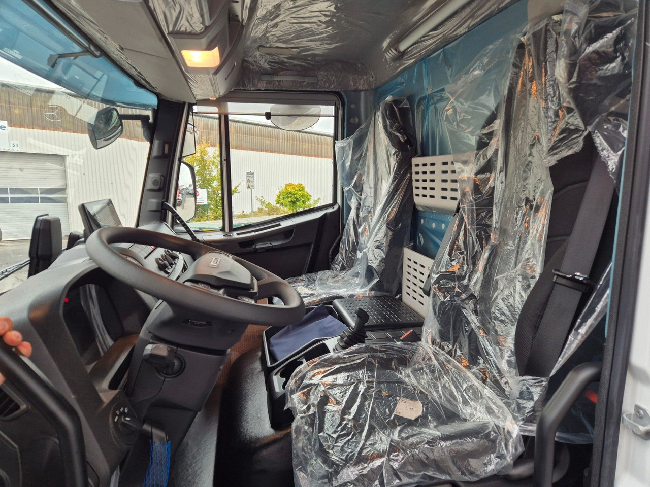 Kamion za prevoz boca Iveco Eurocargo ML160E28/FP Böse Schwenkwand LBW 2xAHK: slika 19