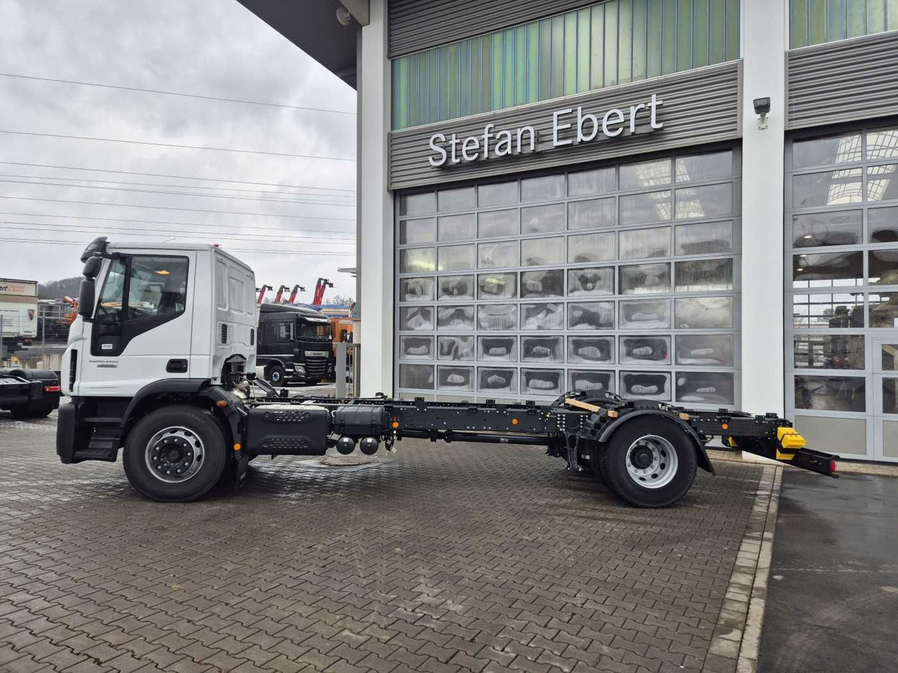 Iveco Eurocargo ML180E28/P 4x2 ZF-Automatik 8AP 3Stück - Kamion sa golom šasijom i zatvorenom kabinom: slika 5 Iveco Eurocargo ML180E28/P 4x2 ZF-Automatik 8AP 3Stück - Kamion sa golom šasijom i zatvorenom kabinom: slika 5
