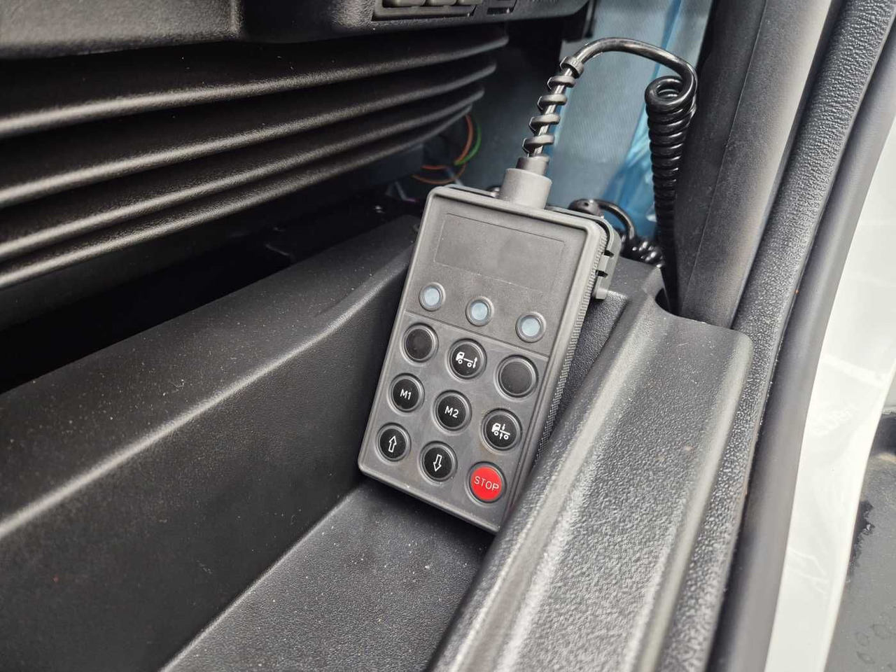 Kamion sa golom šasijom i zatvorenom kabinom novi Iveco Eurocargo ML180E28/P 4x2 ZF-Automatik 8AP 3Stück: slika 14
