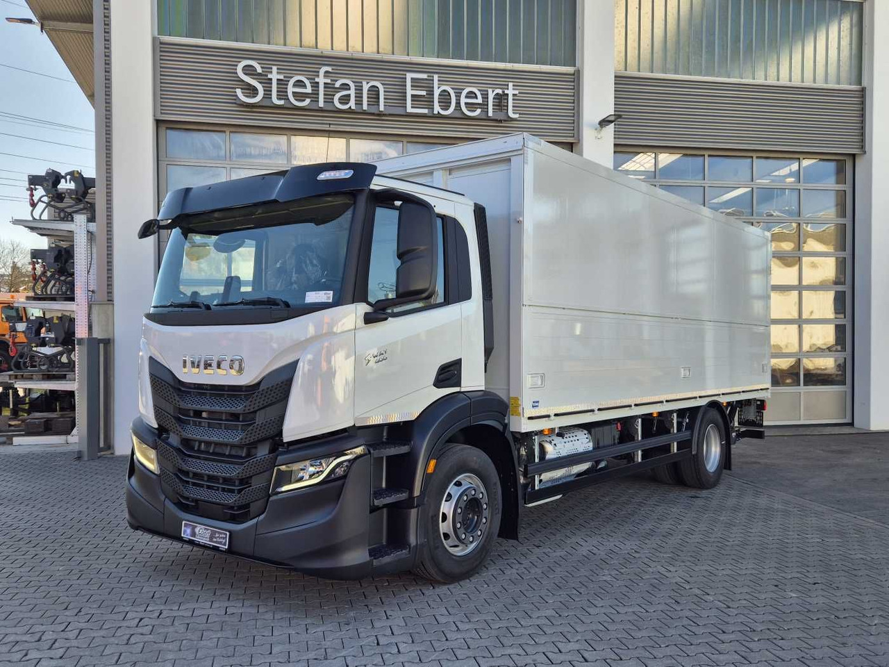 Iveco S-Way AD190S40/FP Böse Schwenkwand LBW 2x AHK - Kamion za prevoz boca: slika 1 Iveco S-Way AD190S40/FP Böse Schwenkwand LBW 2x AHK - Kamion za prevoz boca: slika 1
