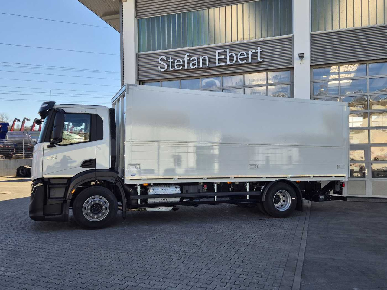 Iveco S-Way AD190S40/FP Böse Schwenkwand LBW 2x AHK - Kamion za prevoz boca: slika 3 Iveco S-Way AD190S40/FP Böse Schwenkwand LBW 2x AHK - Kamion za prevoz boca: slika 3