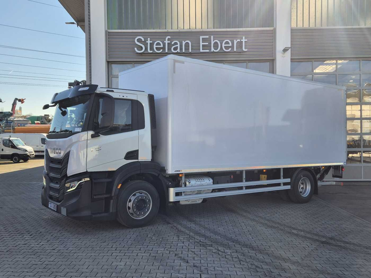 Iveco S-Way AD190S40/P Junge AHK LBW 2.000kg - Kamion sa zatvorenim sandukom: slika 3 Iveco S-Way AD190S40/P Junge AHK LBW 2.000kg - Kamion sa zatvorenim sandukom: slika 3