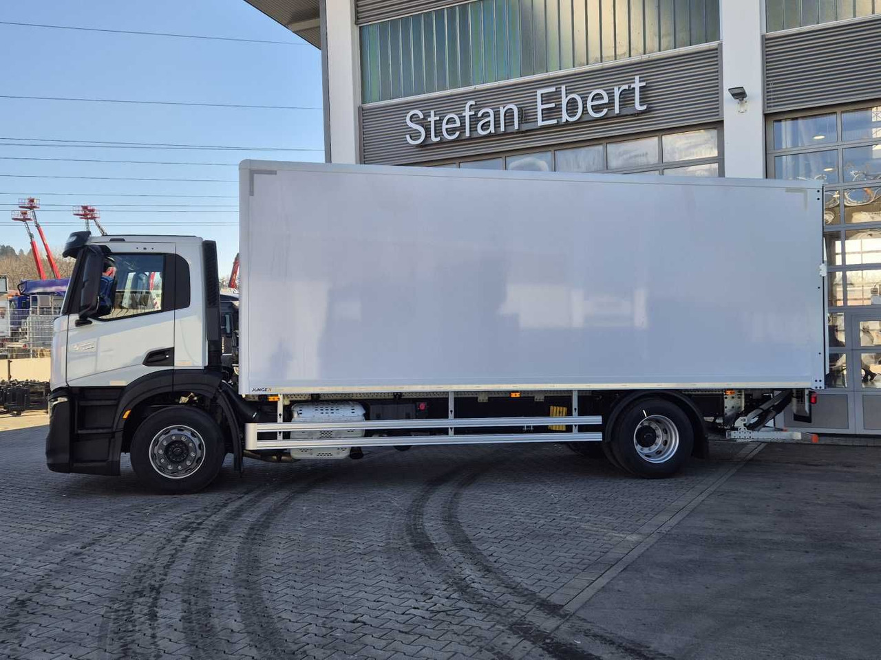 Iveco S-Way AD190S40/P Junge AHK LBW 2.000kg - Kamion sa zatvorenim sandukom: slika 5 Iveco S-Way AD190S40/P Junge AHK LBW 2.000kg - Kamion sa zatvorenim sandukom: slika 5