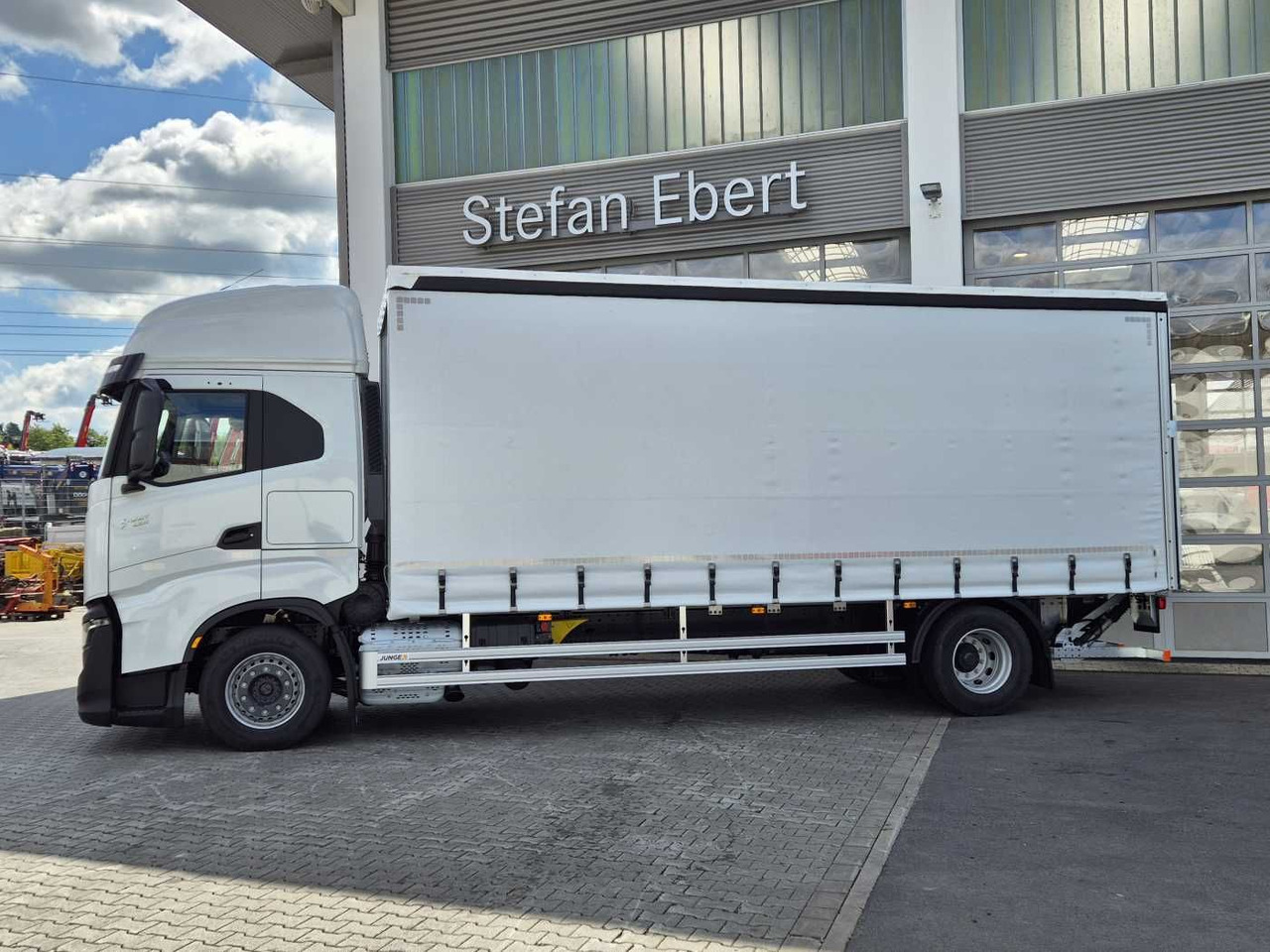 Iveco S-Way AS190S42/P Schiebeplanen LBW 2.000kg AHK - Kamion sa ceradom: slika 3 Iveco S-Way AS190S42/P Schiebeplanen LBW 2.000kg AHK - Kamion sa ceradom: slika 3
