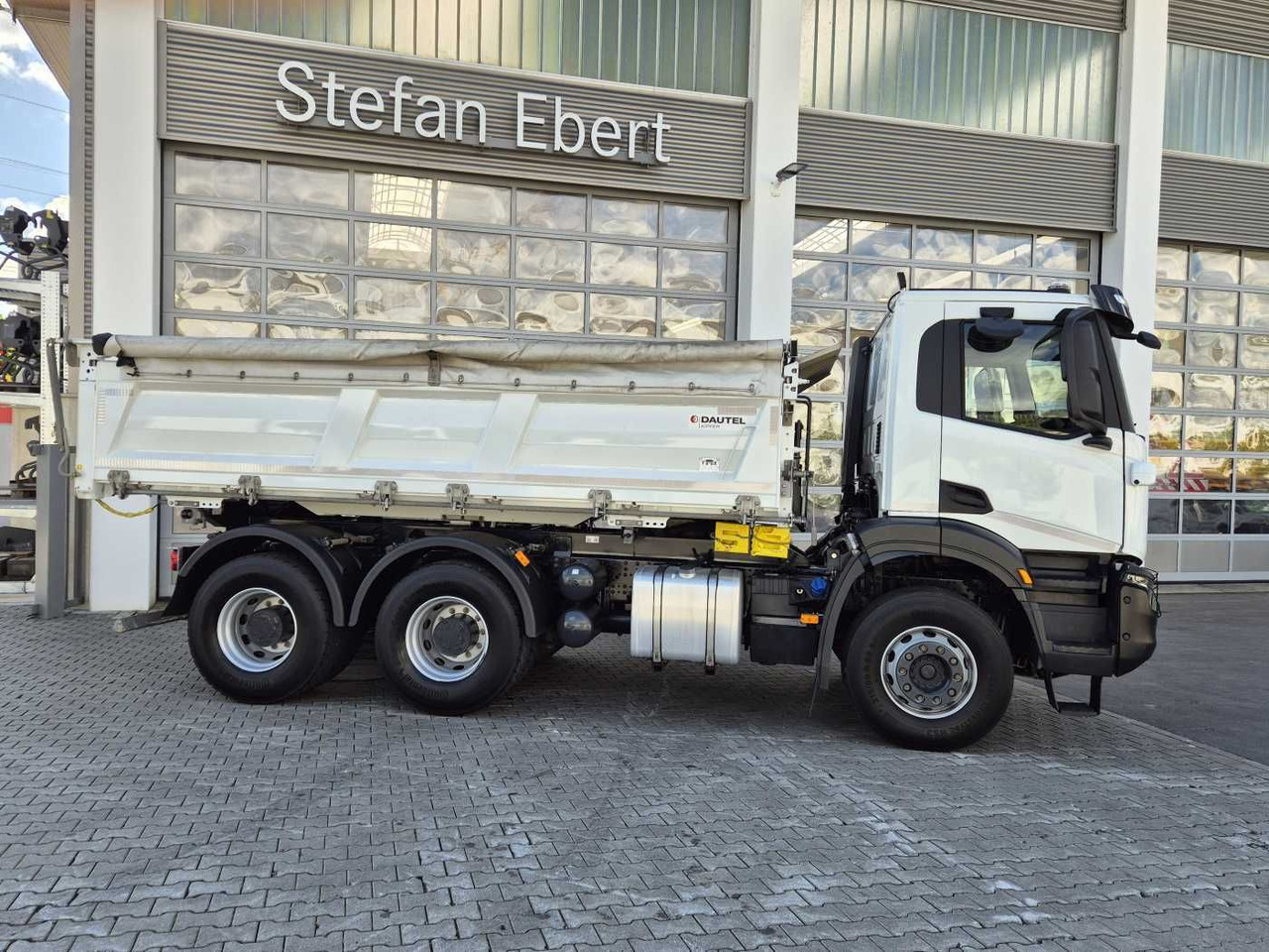 Iveco X-Way AD300X48Z HR 6x4 Intarder Bordmatic Kamera - Istovarivač: slika 5 Iveco X-Way AD300X48Z HR 6x4 Intarder Bordmatic Kamera - Istovarivač: slika 5