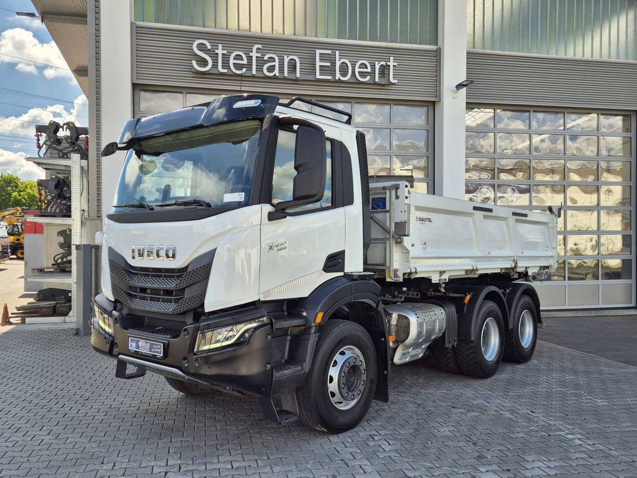Iveco X-Way AD300X48Z HR 6x4 Intarder Bordmatic Kamera - Istovarivač: slika 2 Iveco X-Way AD300X48Z HR 6x4 Intarder Bordmatic Kamera - Istovarivač: slika 2