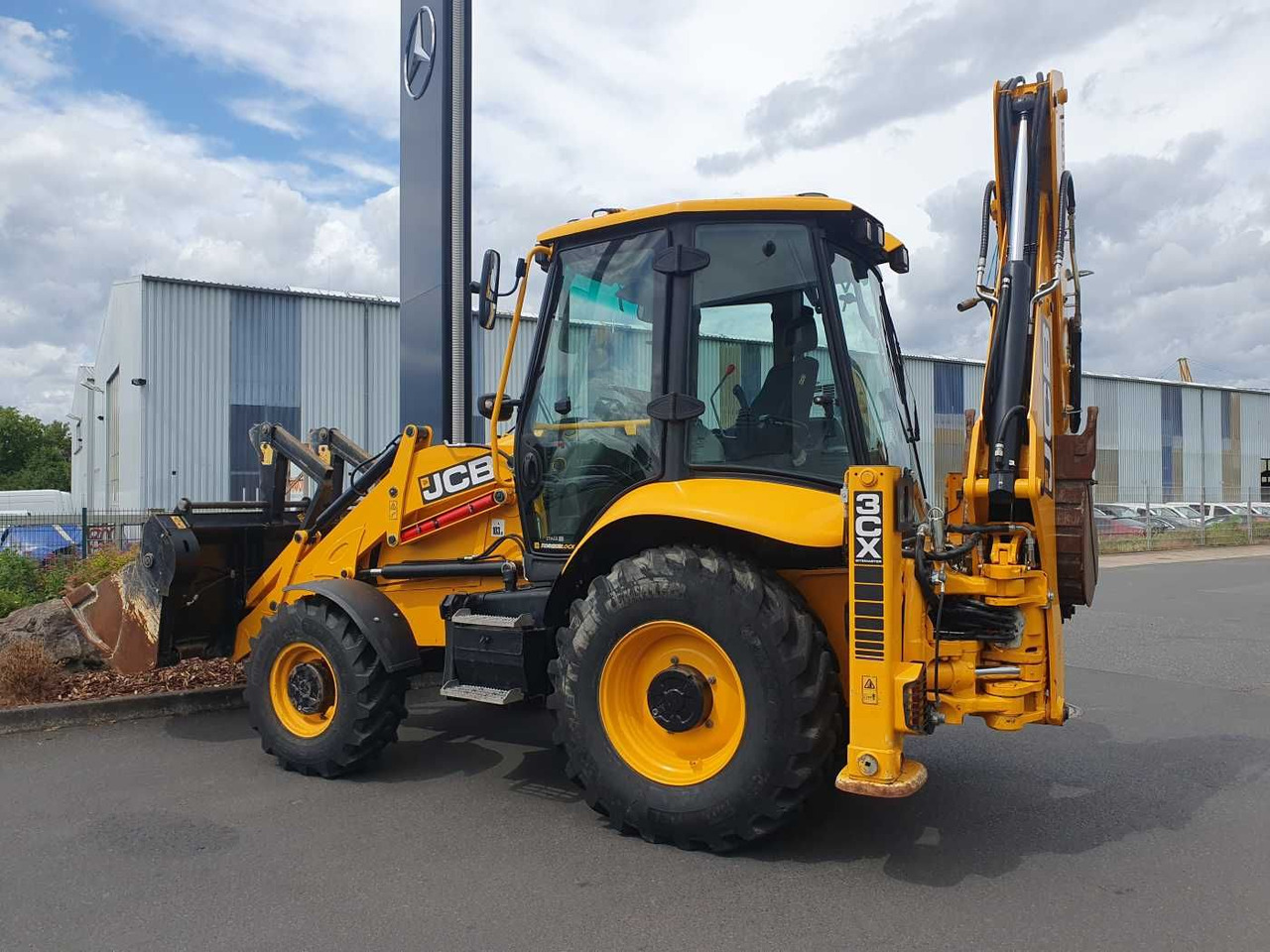 JCB 3CX / Gabel & 4in1 Schaufel / nur 1.561h / 2022 - Bager utovarivač: slika 2 JCB 3CX / Gabel & 4in1 Schaufel / nur 1.561h / 2022 - Bager utovarivač: slika 2