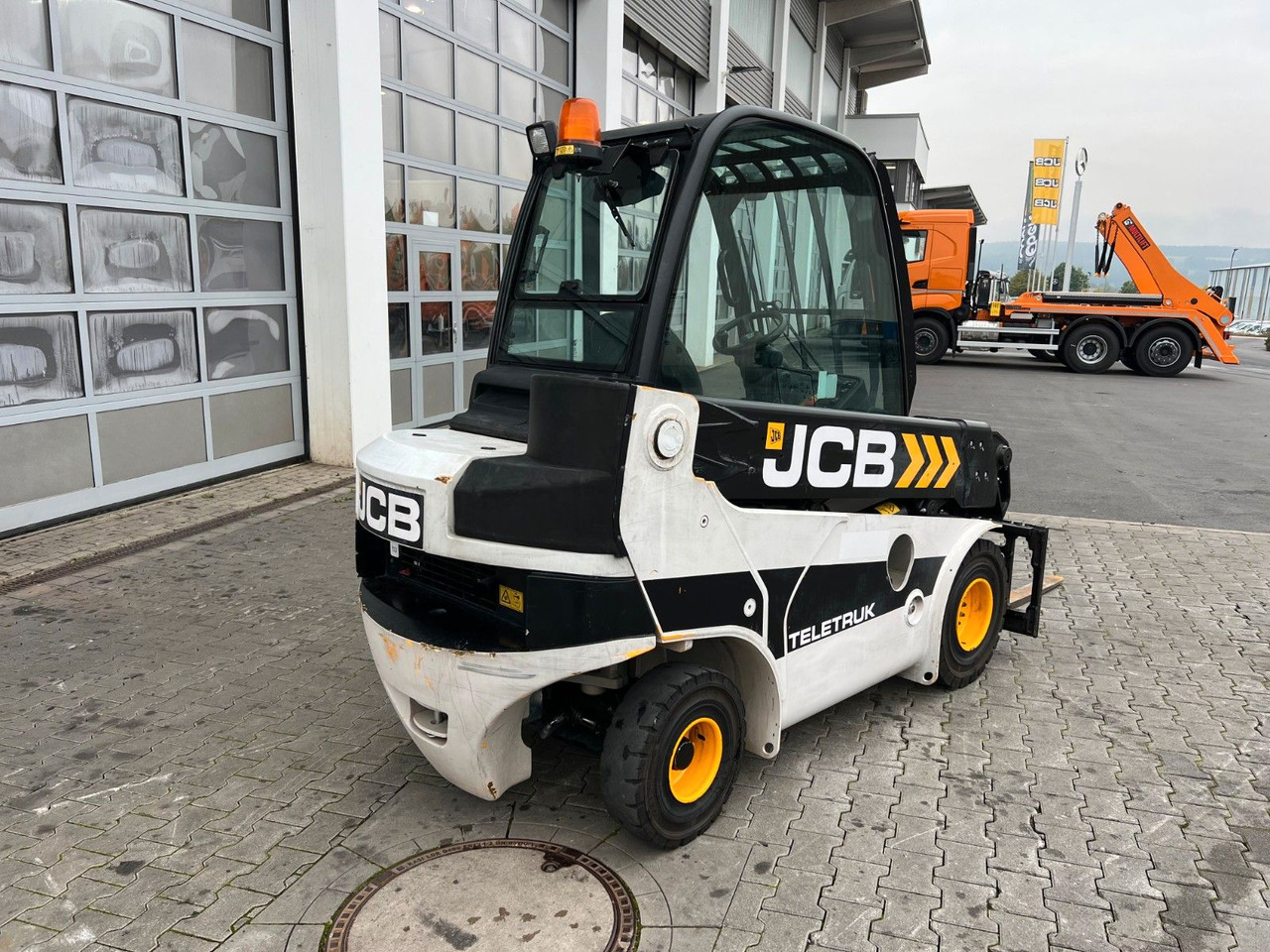 JCB TLT 30D 2WD / nur 1.948h! - Teleskopski upravljač: slika 4 JCB TLT 30D 2WD / nur 1.948h! - Teleskopski upravljač: slika 4