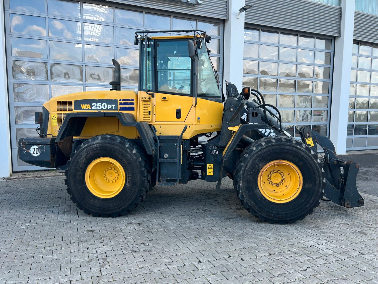 Komatsu WA 250 PT - 5H / 12.390h / - Utovarivač točkaš: slika 3 Komatsu WA 250 PT - 5H / 12.390h / - Utovarivač točkaš: slika 3