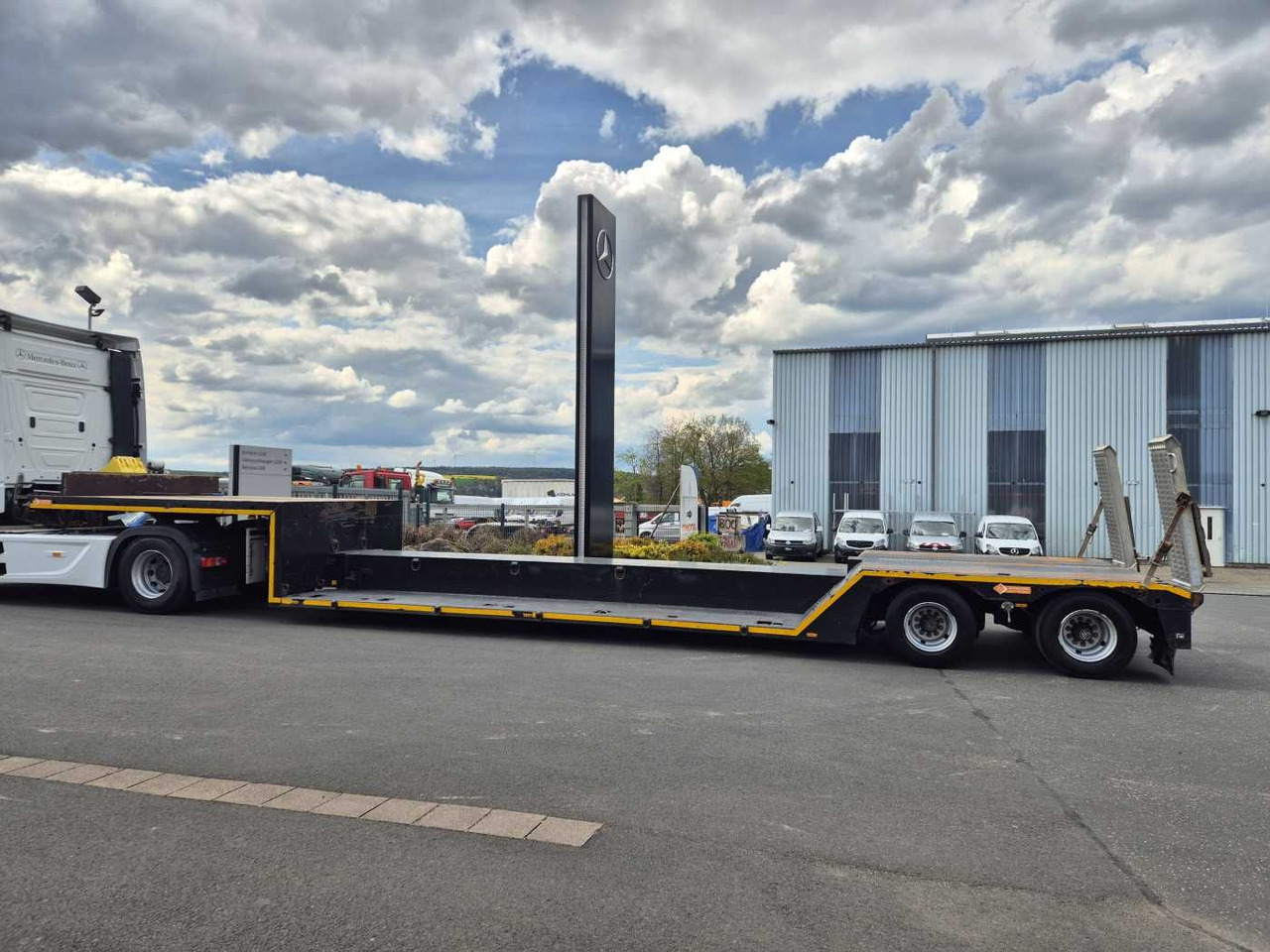 LinTrailers S2A 14 LSDN Teleskopierbar BPW-Achsen 57.000km - Niska poluprikolica za prevoz: slika 4 LinTrailers S2A 14 LSDN Teleskopierbar BPW-Achsen 57.000km - Niska poluprikolica za prevoz: slika 4