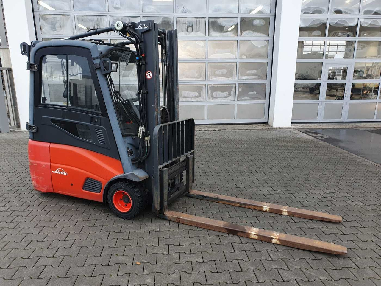 Linde E18 - 01 / Triplex: 4.50m! / SS / nur 5.672h! - Električni viljuškar: slika 2 Linde E18 - 01 / Triplex: 4.50m! / SS / nur 5.672h! - Električni viljuškar: slika 2