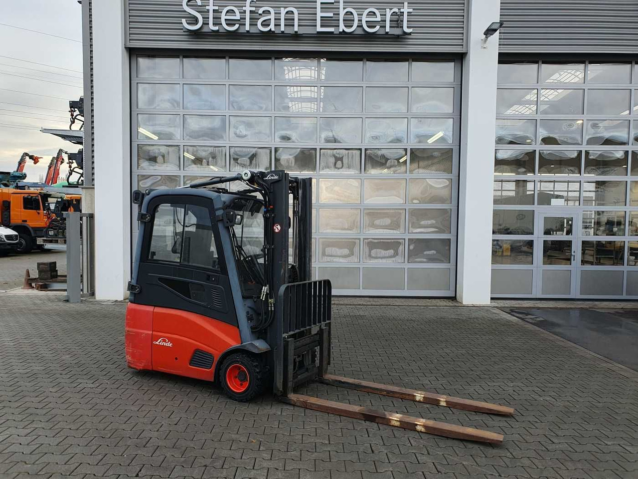 Linde E18 - 01 / Triplex: 4.50m! / SS / nur 5.672h! - Električni viljuškar: slika 1 Linde E18 - 01 / Triplex: 4.50m! / SS / nur 5.672h! - Električni viljuškar: slika 1