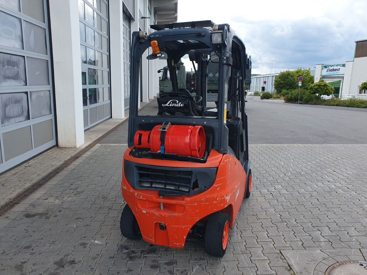 Linde H16 T-01 / 4,6m / nur: 3.260h / Gas / SS - Viljuškar: slika 4 Linde H16 T-01 / 4,6m / nur: 3.260h / Gas / SS - Viljuškar: slika 4