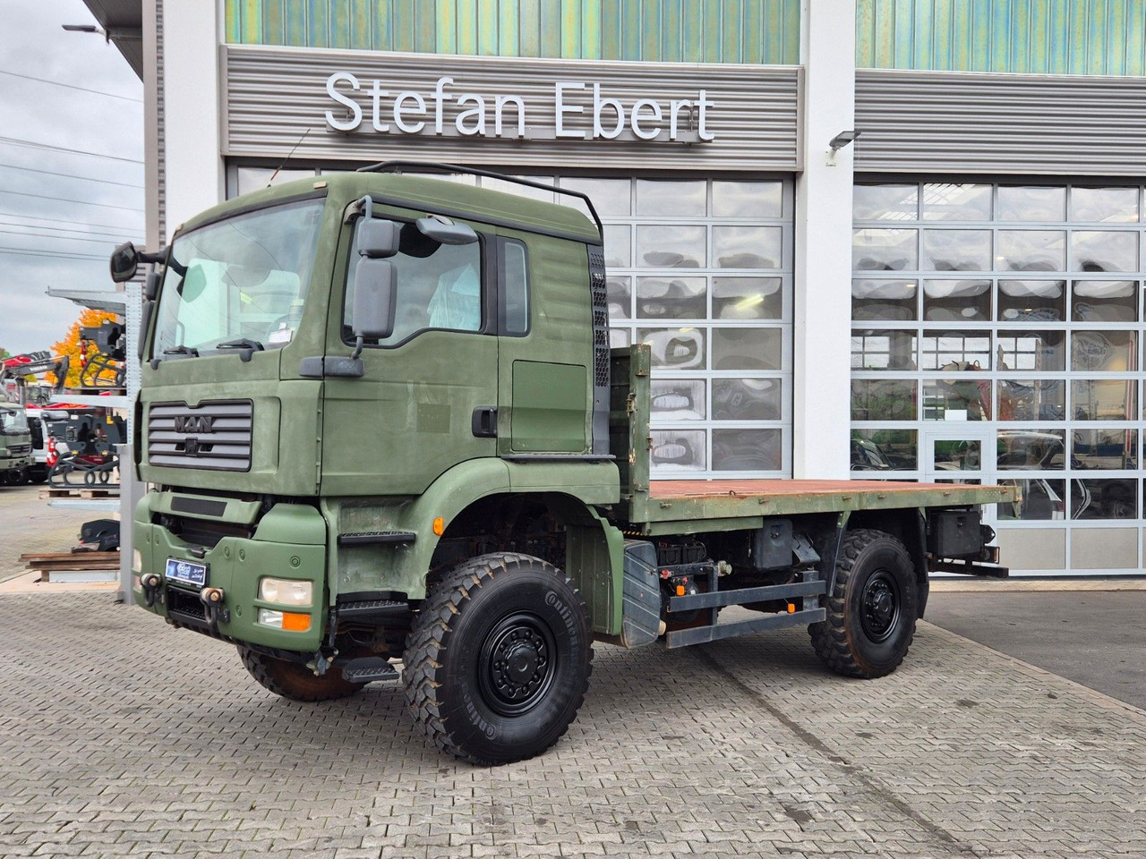 MAN TGA 18.360 4x4 BB Pritsche Single Bereifung - Kamion sa tovarnim sandukom: slika 3 MAN TGA 18.360 4x4 BB Pritsche Single Bereifung - Kamion sa tovarnim sandukom: slika 3