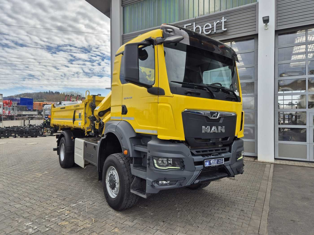 MAN TGS 18.430 4x4 BL Kran HMF 1130K-RCS Funk AHK - Kamion sa dizalicom: slika 3 MAN TGS 18.430 4x4 BL Kran HMF 1130K-RCS Funk AHK - Kamion sa dizalicom: slika 3