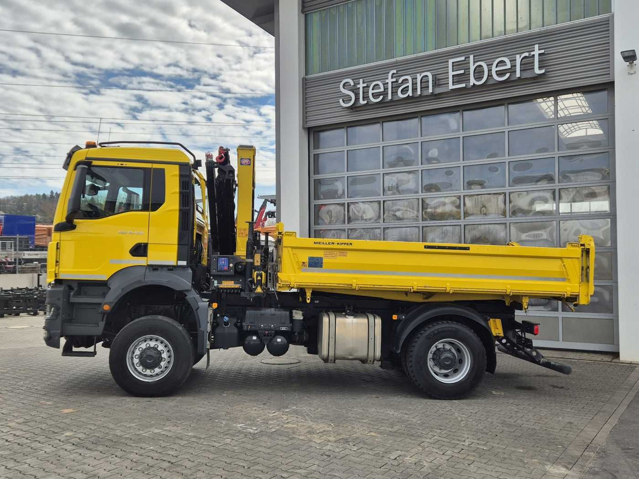 MAN TGS 18.430 4x4 BL Kran HMF 1130K-RCS Funk AHK - Istovarivač: slika 4 MAN TGS 18.430 4x4 BL Kran HMF 1130K-RCS Funk AHK - Istovarivač: slika 4
