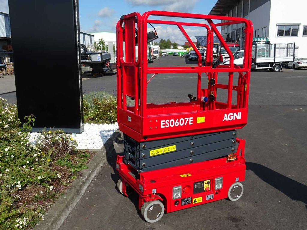 Magni ES0607E Scherenbühne // 5.6m Arbeitshöhe - Lift u obliku makaza: slika 1 Magni ES0607E Scherenbühne // 5.6m Arbeitshöhe - Lift u obliku makaza: slika 1