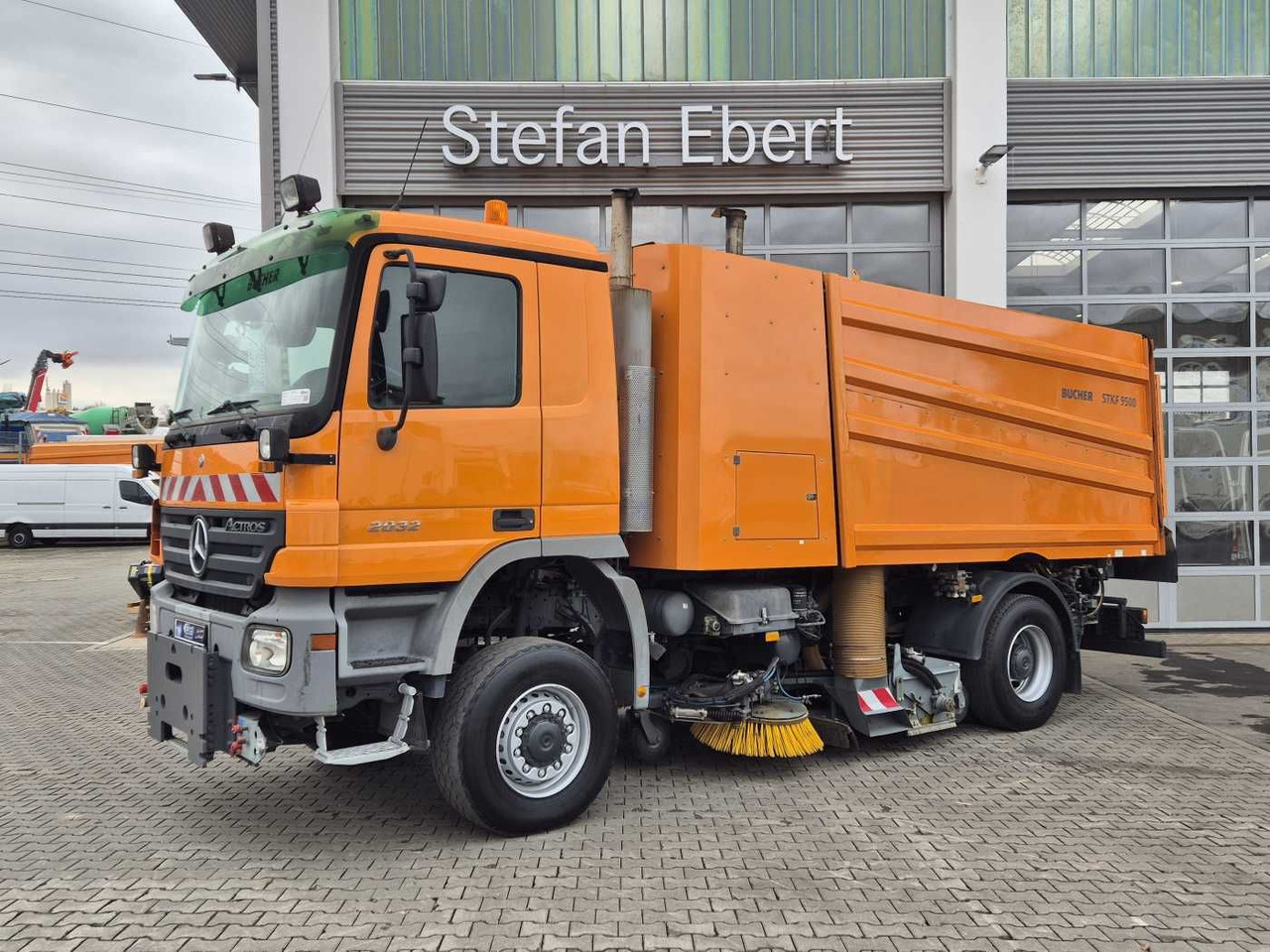 Mercedes-Benz Actros 2032 A 4x4 Bucher STKF 9500 Airport 30x - Autočistilica: slika 3 Mercedes-Benz Actros 2032 A 4x4 Bucher STKF 9500 Airport 30x - Autočistilica: slika 3