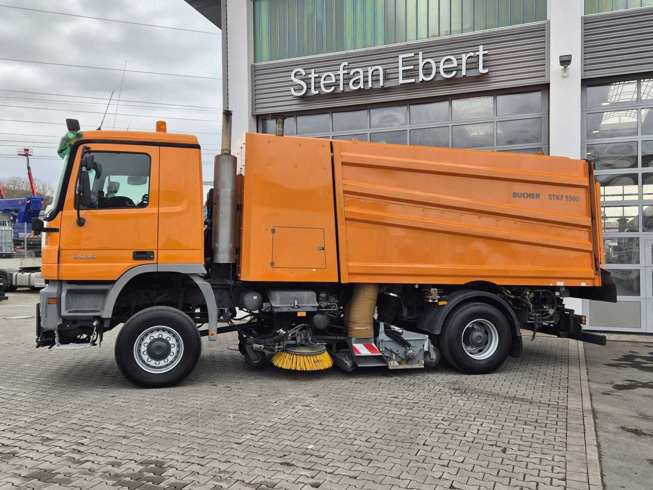 Mercedes-Benz Actros 2032 A 4x4 Bucher STKF 9500 Airport 30x - Autočistilica: slika 5 Mercedes-Benz Actros 2032 A 4x4 Bucher STKF 9500 Airport 30x - Autočistilica: slika 5