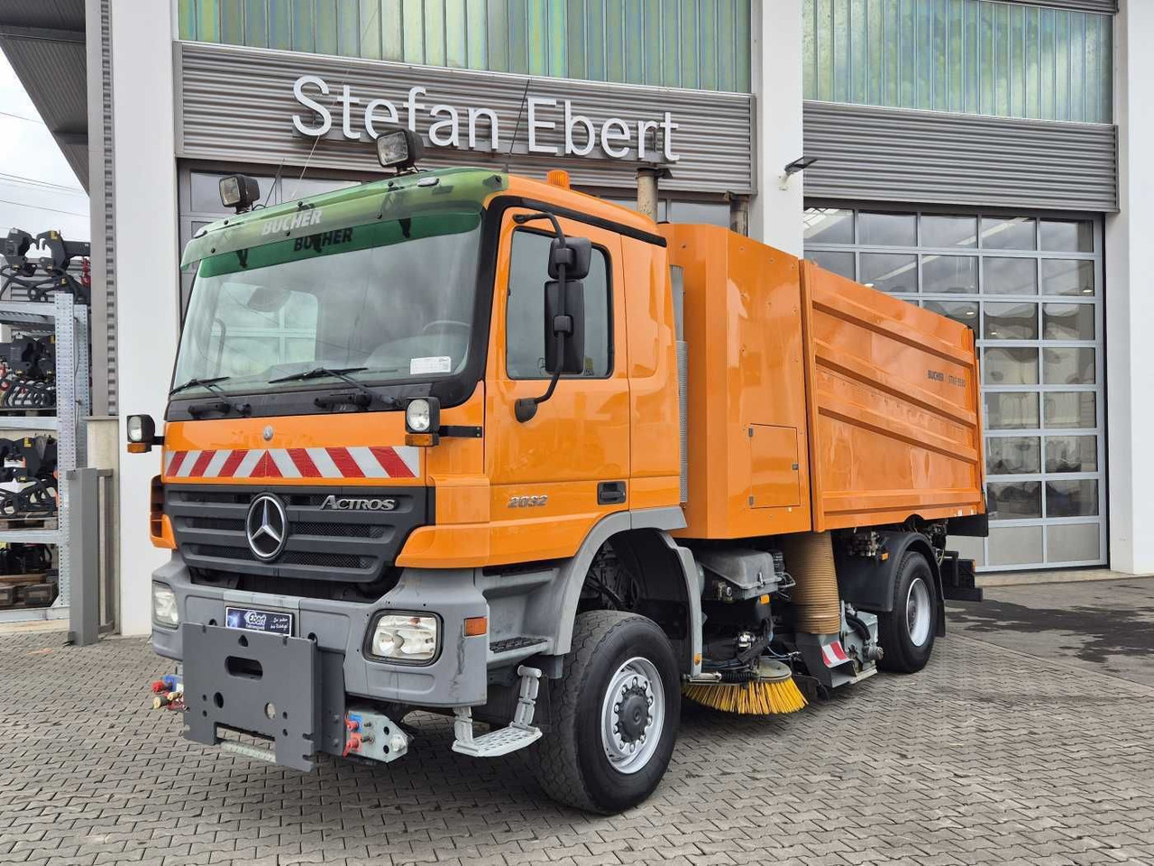 Mercedes-Benz Actros 2032 A 4x4 Bucher STKF 9500 Airport 30x - Autočistilica: slika 1 Mercedes-Benz Actros 2032 A 4x4 Bucher STKF 9500 Airport 30x - Autočistilica: slika 1